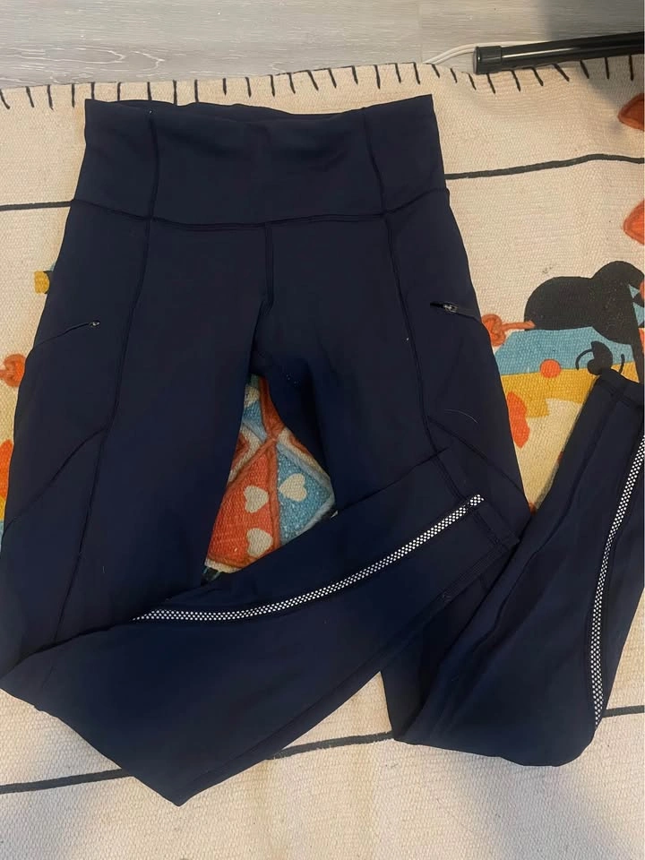 Lululemon Reflective Running Leggings Size 6 - photo 2