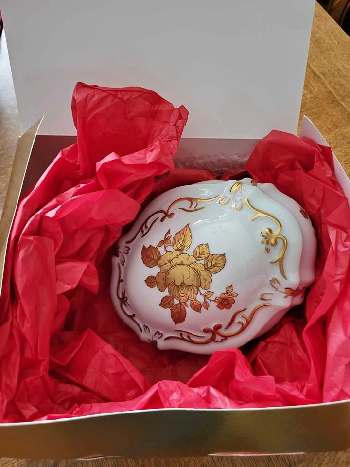 Singer Limoges France Trinket Box