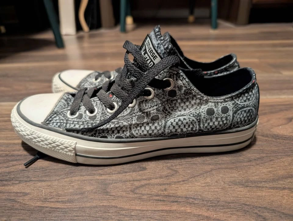Converse size women 7 with skulls - photo 2
