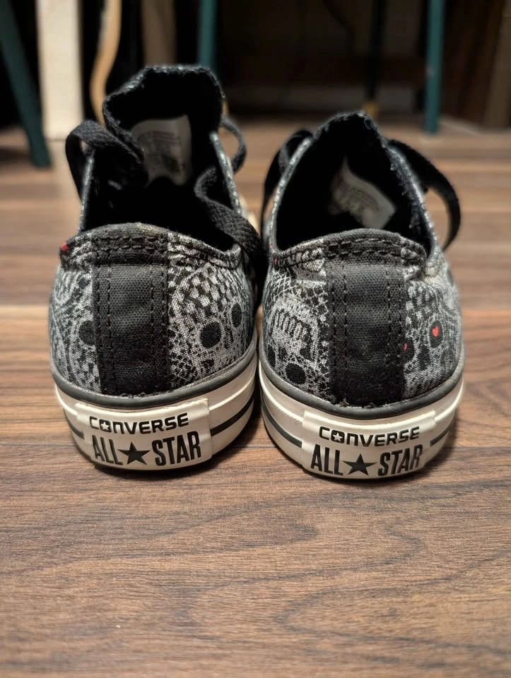 Converse size women 7 with skulls - photo 3