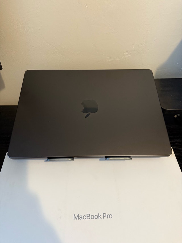 MacBook Pro 14” M3 Pro (2024) - 18GB RAM, 512GB SSD