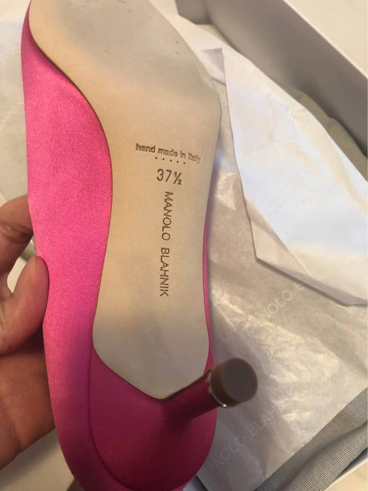 Manolo Blahnik Hangisi Satin Pumps - Size 37.5 - photo 3