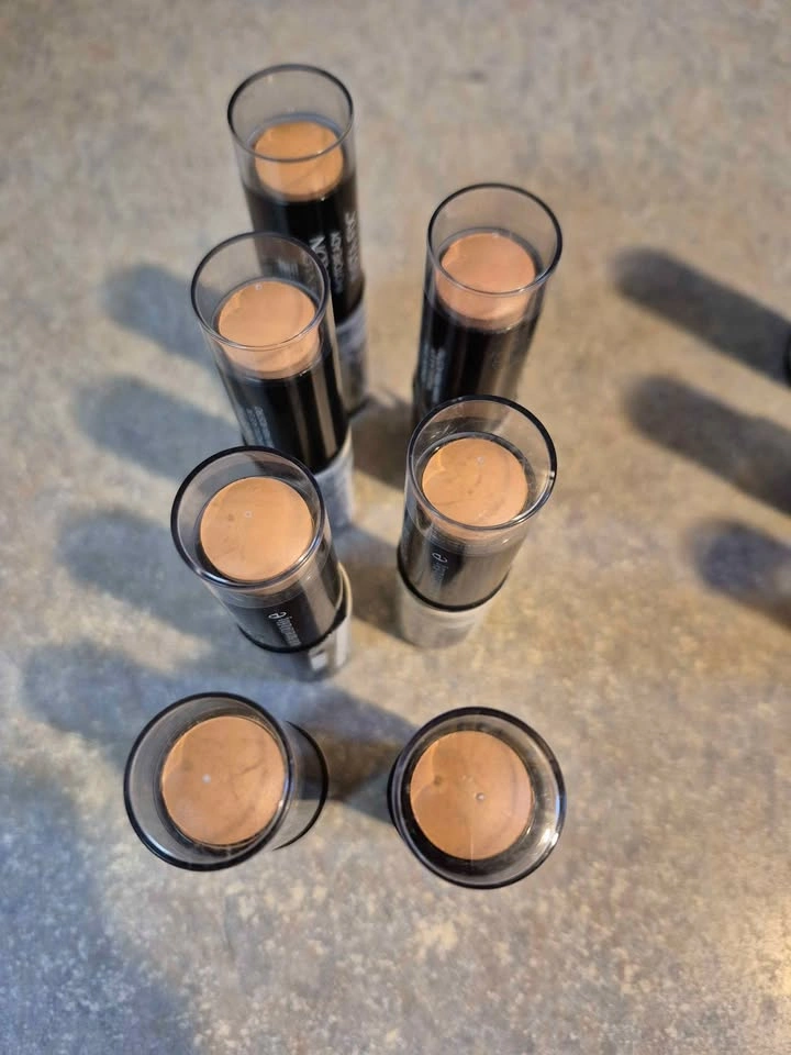 Revlon PhotoReady Insta-Fix, NEW Multiple Shades, ONLY 3 left - photo 2