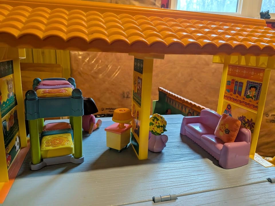 Dora the Explorer Dollhouse Playset w/ Figures, Van, Pool - photo 3