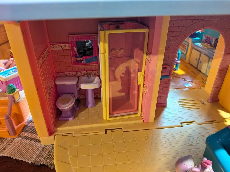 Dora the Explorer Dollhouse Playset w/ Figures, Van, Pool - photo 4
