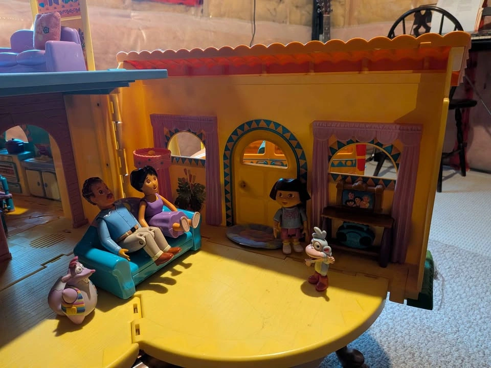 Dora the Explorer Dollhouse Playset w/ Figures, Van, Pool - photo 5