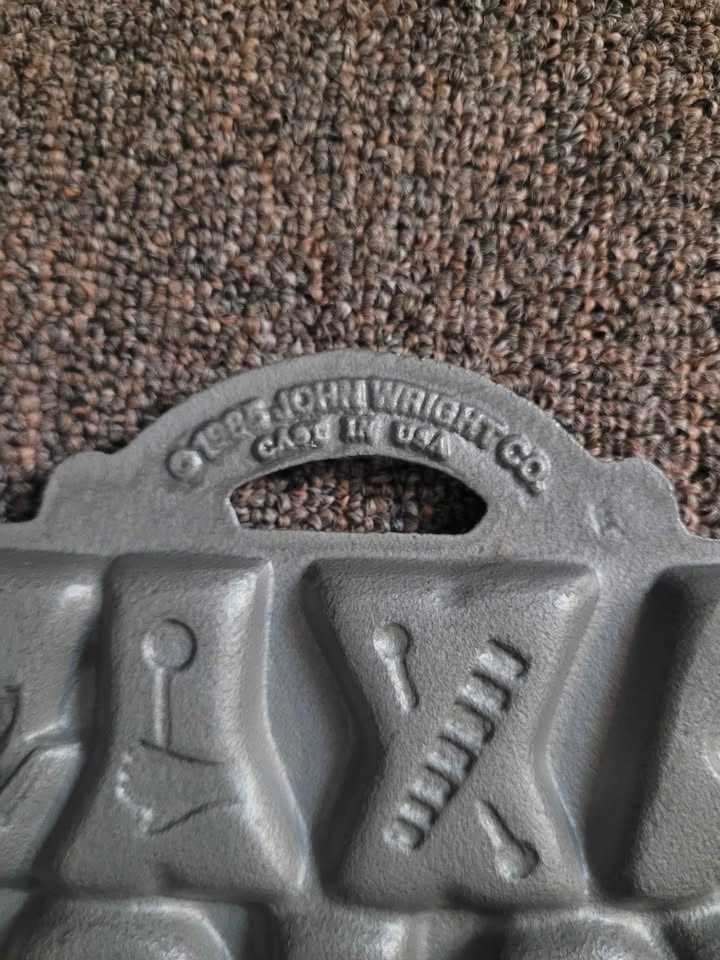 Vintage Cast Iron Cookie Mould - photo 2