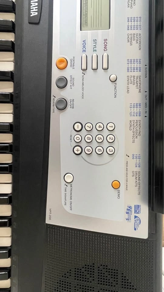 Like New! Yamaha YPT-200 61-Key Keyboard + GF-01 Damper Pedal - photo 3