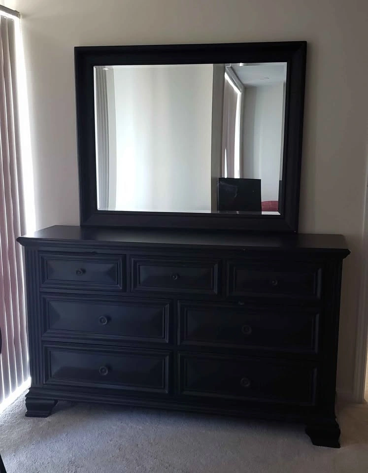 Queen Bedroom Set - Excellent Condition - photo 2