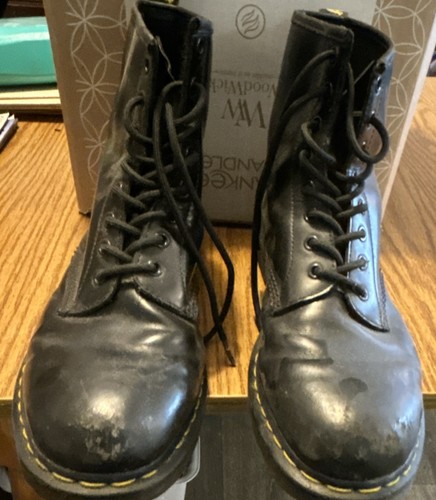 Dr. Martens Black Leather Combat Lace-Up Boots Slip Resistant Me