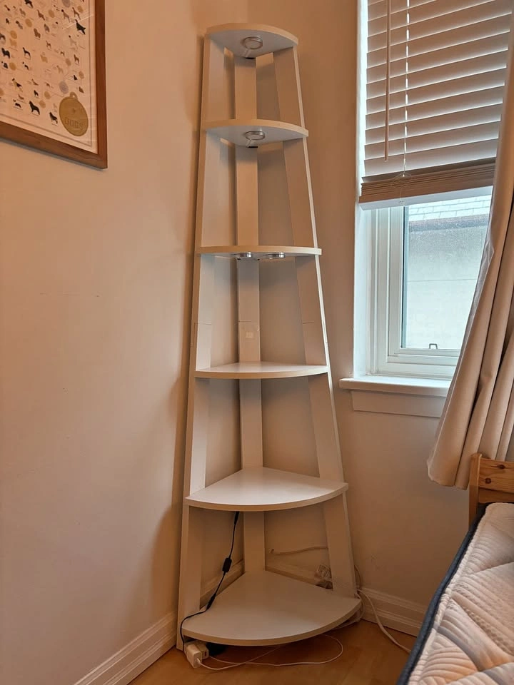 Corner Shelf - White Wood, Rounded Shelves