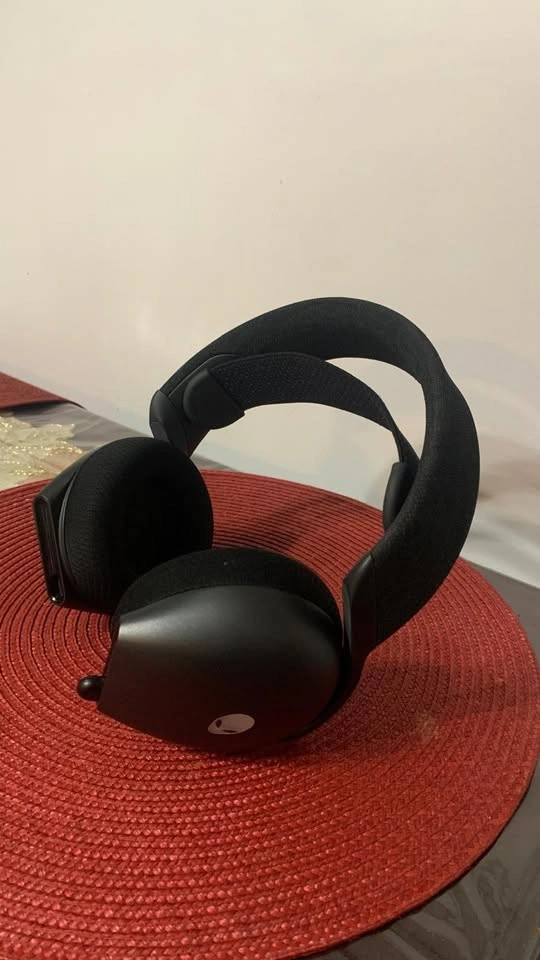 Alienware AW725H Tri-Mode Wireless Gaming Headset - photo 3
