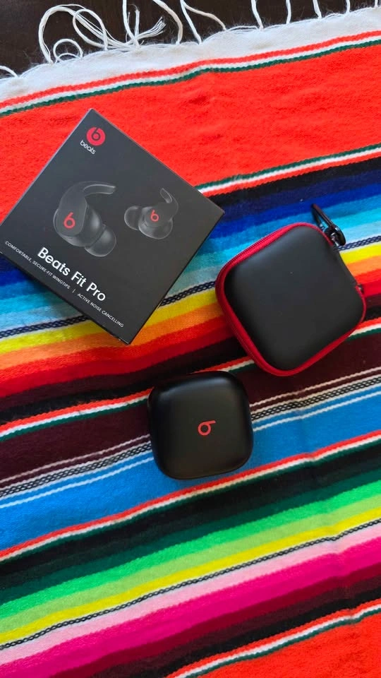 Authentic Beats Fit Pro earbuds in excellent condition! - photo 3