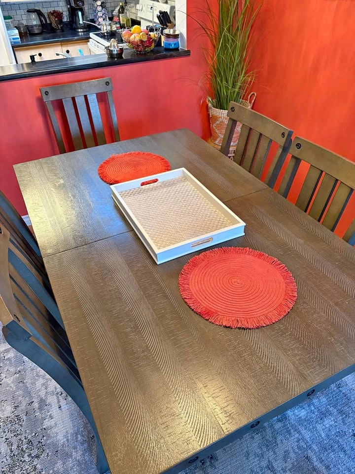 Dining Room Table with 6 Chairs