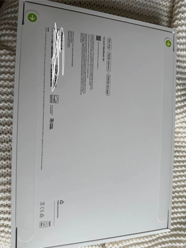 Brand New MacBook Air M4 - photo 2