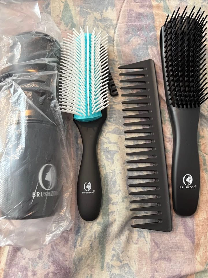 BRUSHZOO Detangling Hair Brush Set w/ Comb & Spray Bottle - photo 3
