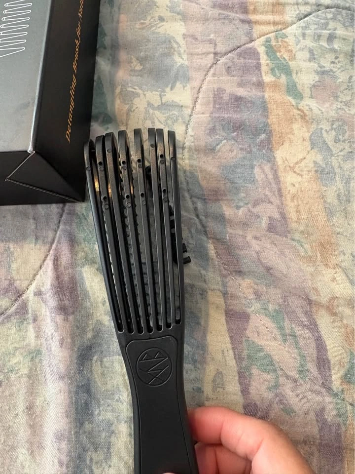 BRUSHZOO Detangling Hair Brush Set w/ Comb & Spray Bottle - photo 4