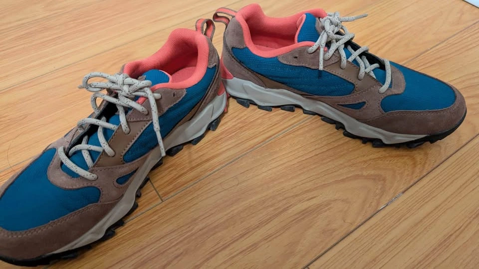 Columbia Size 7.5 Women’s Hiking Shoes - photo 3