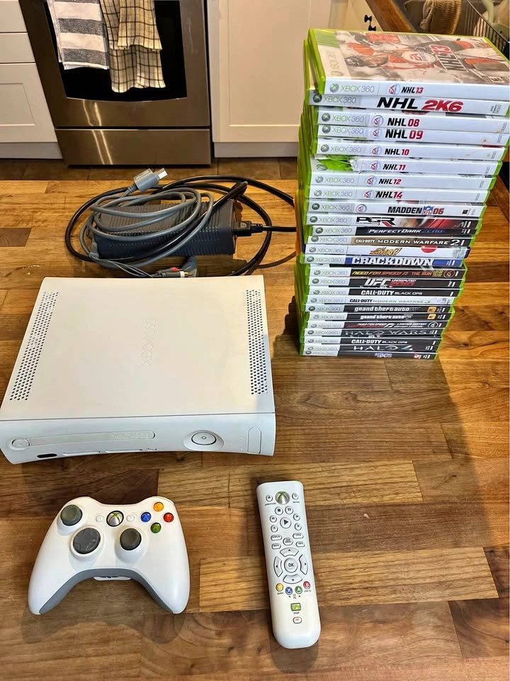 Xbox 360 + 22 Games