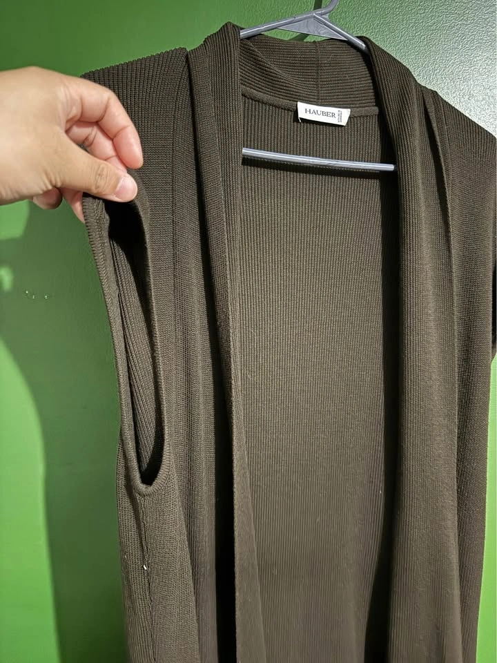 HAUBER Dark Brown Ribbed Knit Sleeveless Cardigan - photo 4