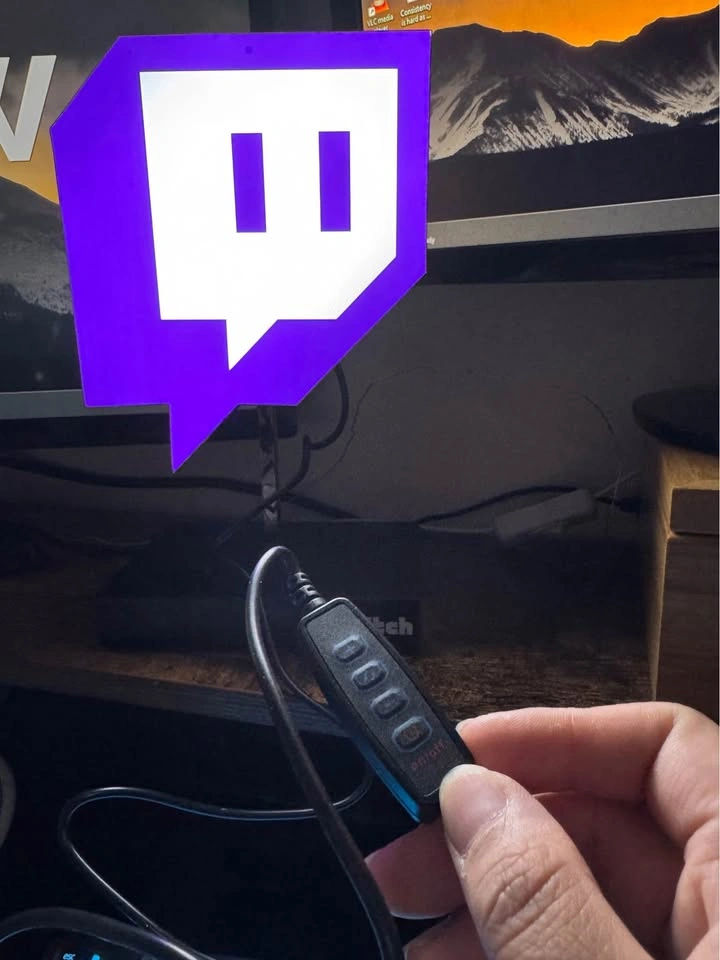 EXCLUSIVE official TWITCH LED Glitch Light - photo 2