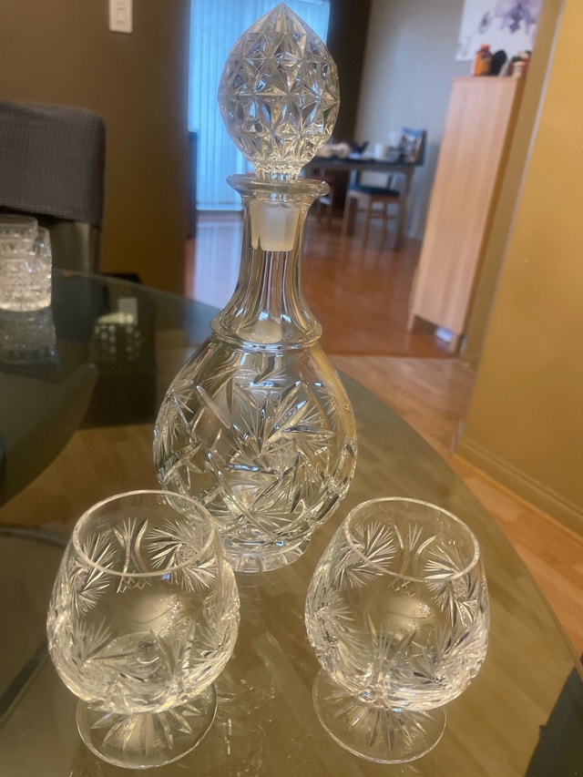 Crystal Liquor Decanter with 2 Glasses - photo 2