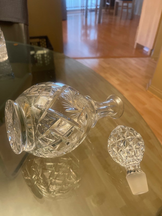 Crystal Liquor Decanter with 2 Glasses - photo 4