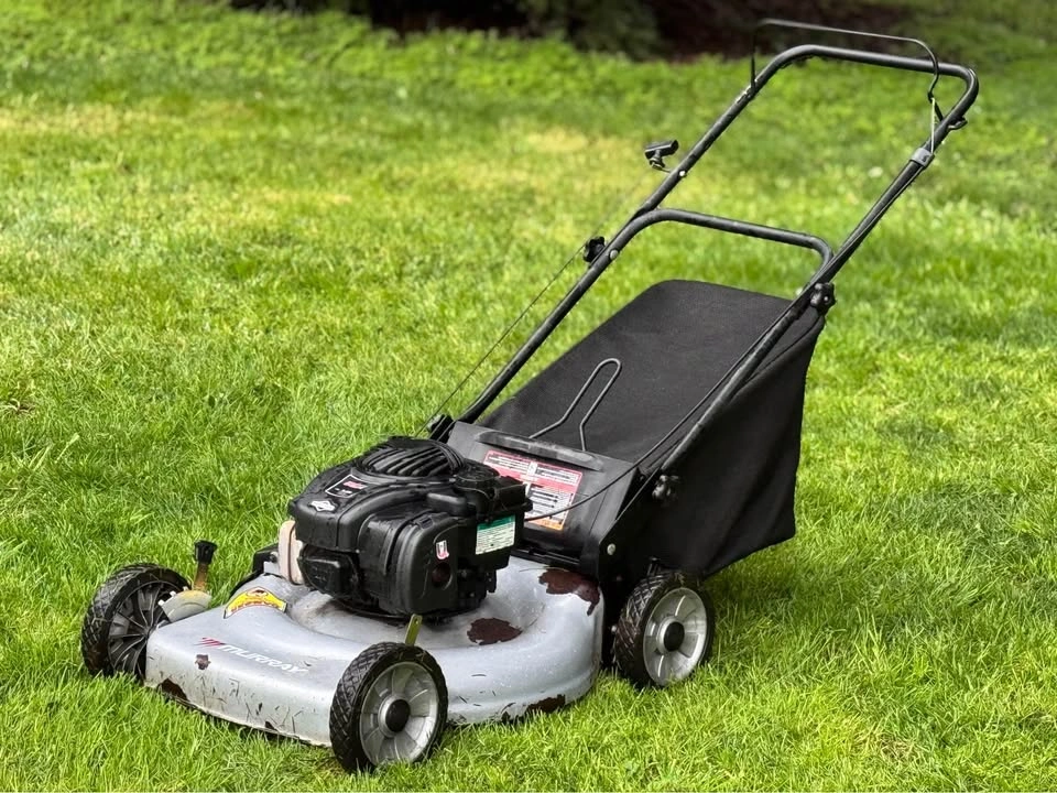 Briggs & Stratton 140cc Lawn Mower - Runs Great - Bag Included - photo 2