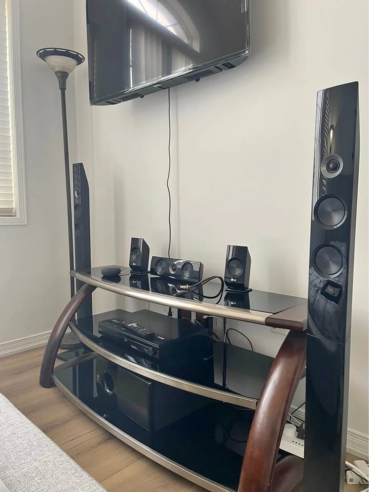 LG 5.1 Home Theater System - Tallboy Speakers, Blu-ray Player