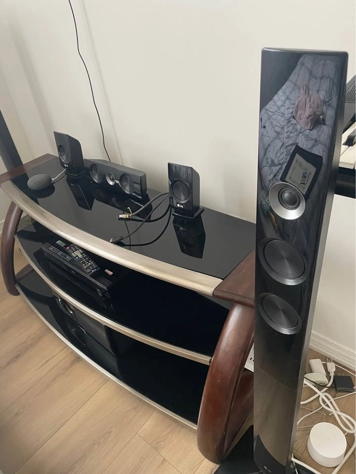 LG 5.1 Home Theater System - Tallboy Speakers, Blu-ray Player - photo 2