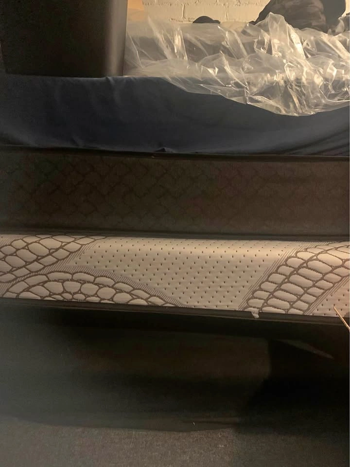 MOVING OUT MATTRESS SALE - $50