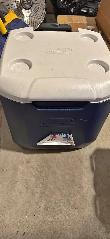 Coleman Cooler on Wheels thumbnail