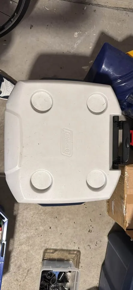 Coleman Cooler on Wheels image indicator(2)