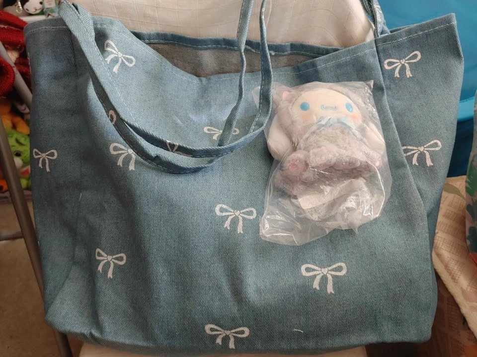 Denim Tote Bag with Cinnamoroll Charm - photo 3