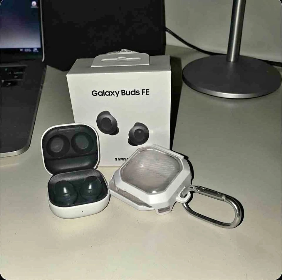Samsung Galaxy Buds FE Bundle - Like New