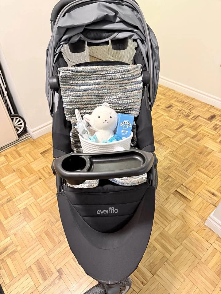 Evenflo Jogger Stroller – Black/Grey – Great Condition