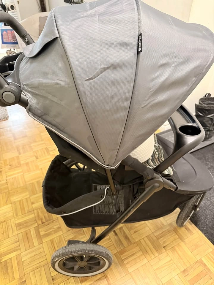 Evenflo Jogger Stroller – Black/Grey – Great Condition - photo 5