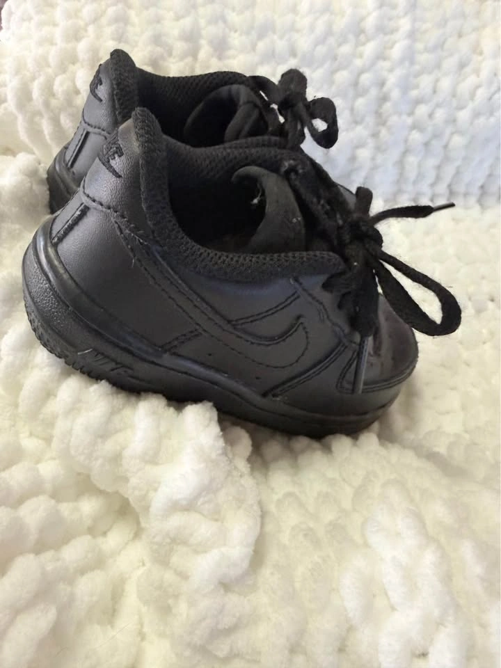 Nike Toddler Shoes – Black – 6C - photo 3
