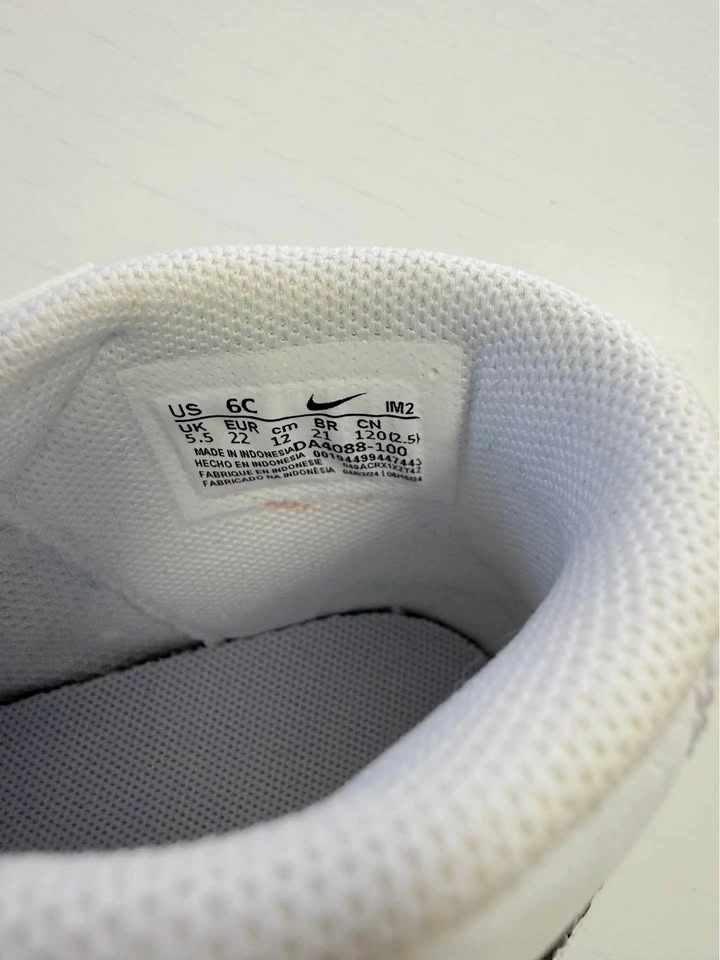 Nike Toddler Shoes – Size 6C (White & Black) – Excellent Conditi - photo 3