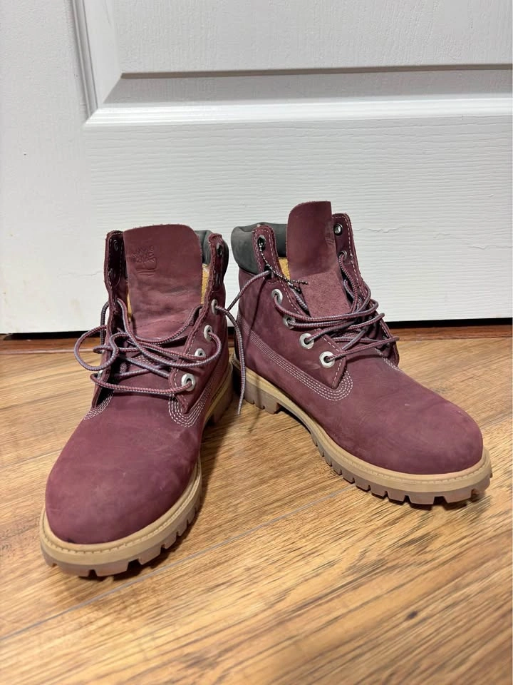 Maroon Timberland boots - US junior 5