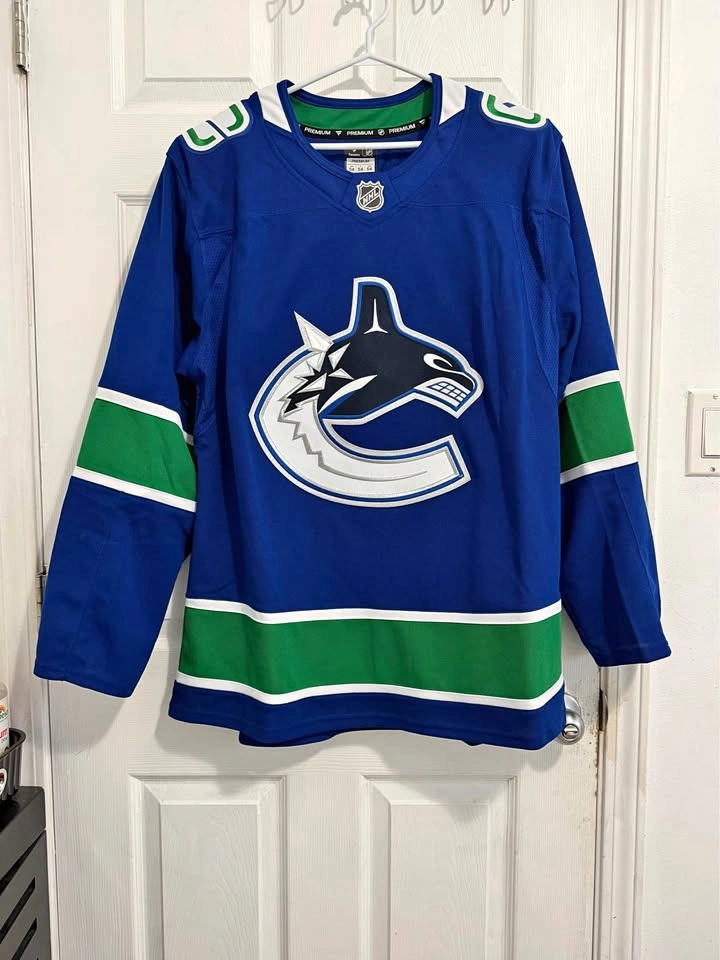 Vancouver Canucks NHL Jersey (New with Tags)