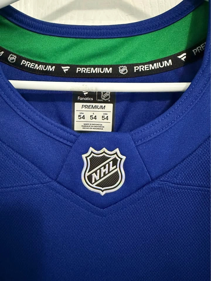 Vancouver Canucks NHL Jersey (New with Tags) - photo 4