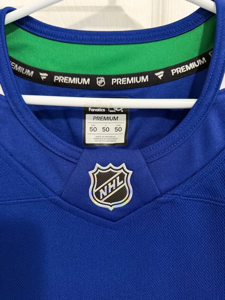 Vancouver Canucks NHL Jersey (New with Tags) - photo 5