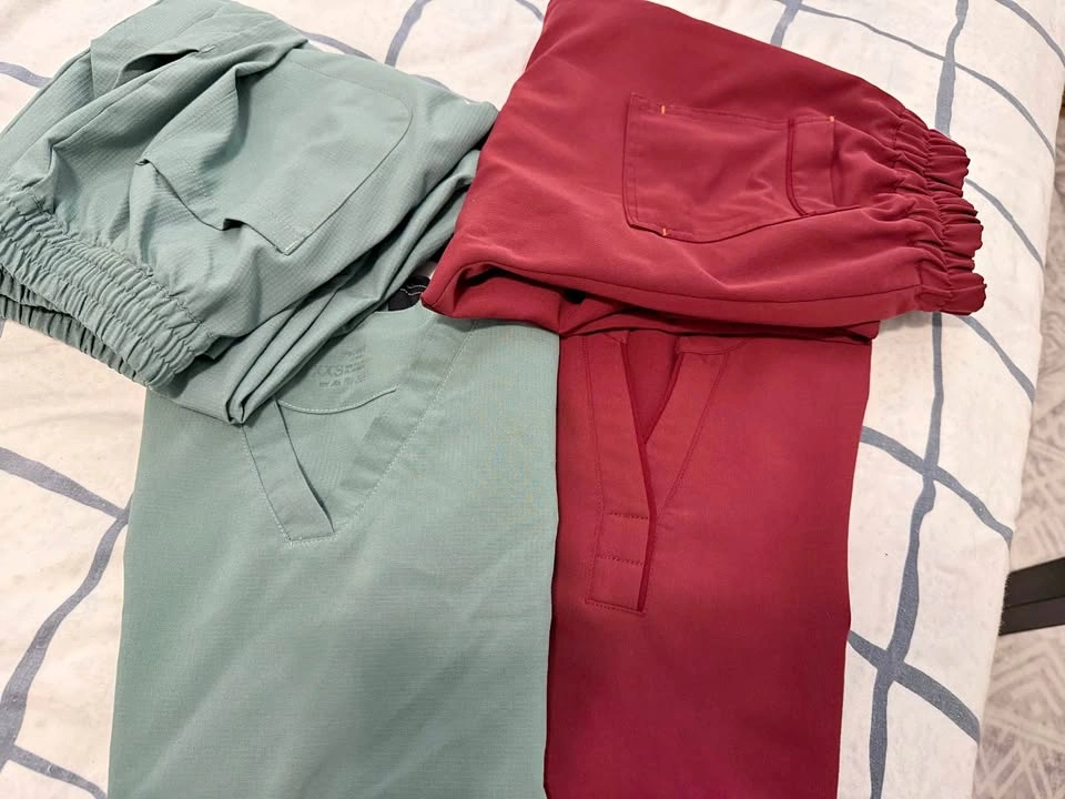 Scrubs Set (2 Sets) – Stylish & Comfortable