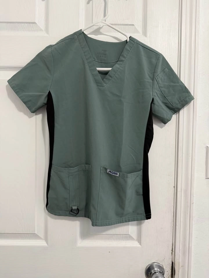 Scrubs Set (2 Sets) – Stylish & Comfortable - photo 2