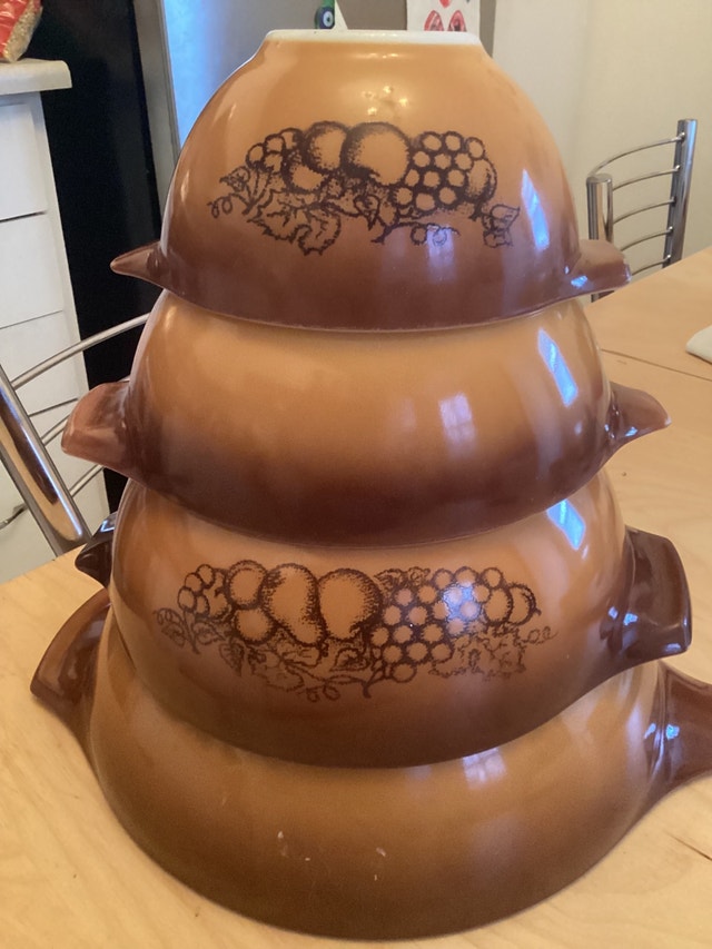 Vintage Pyrex 4 Nesting Bowls