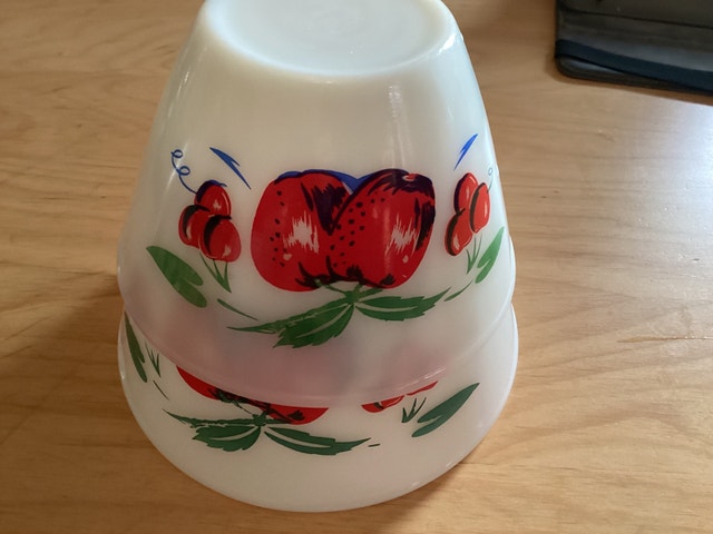 Vintage Fire King Mixing Bowls Cherries & Apples Set of 2 - photo 3
