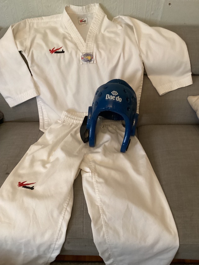 Tae Kwon Do Kids Outfit Size 8-10