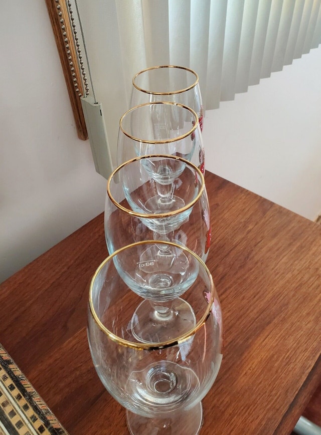 4 Stella Artois Gold Rimmed Beer Glasses - photo 2