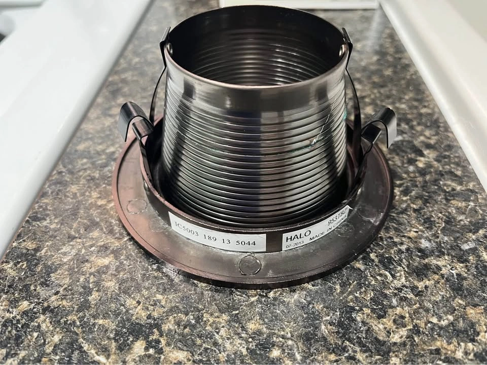 6x 4" Halo Tuscan Bronze Pot Light Trim - photo 4